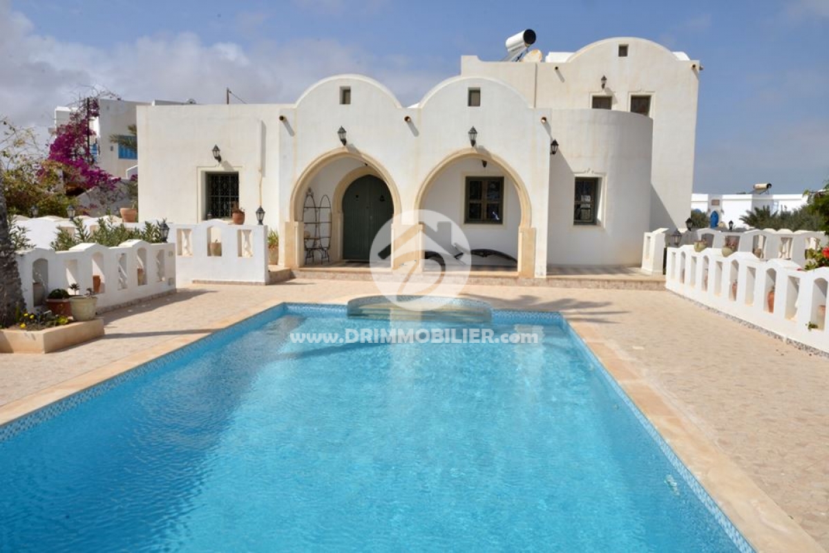 L 238 -                            بيع
                           Villa avec piscine Djerba